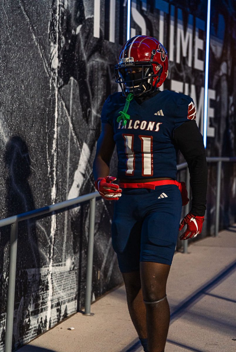 RJTUFF's tweet image. Lb/edge
Cơ' 26
47 tackles
7 tfls
5 sacks
1 int
1td
1 rf
hudl.com/v/2SuyAS