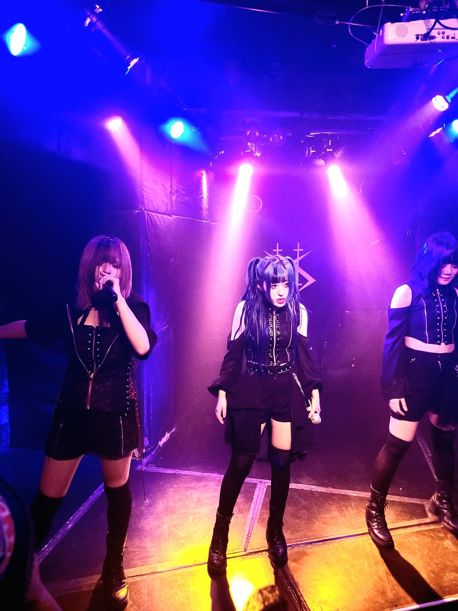 kyYSC9yEhJnMRtp's tweet photo. #混沌少女
魑魅魍魎　天下統一　不朽不滅
おはようございます‼
Pretty One PRESENTS
2025年12月07(日)
「混沌少女ノ密室会議-終焉-」
中野heavysick ZERO https://t.co/9ltEu5iHmK