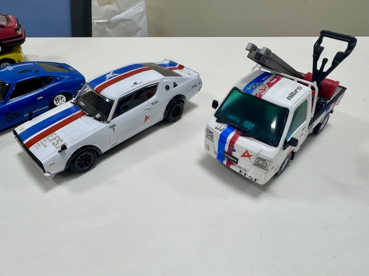 披露会のお裾分け⑥ー2

マナビンさん！

トラック🚚かっこよー！これはプラキットじゃないらしいけど、トラックもいいもんだなぁと認識。

アムロ専用車も爽やかな色合いでとてもハイセンス✨

#北関東アマモデラーズCLUB