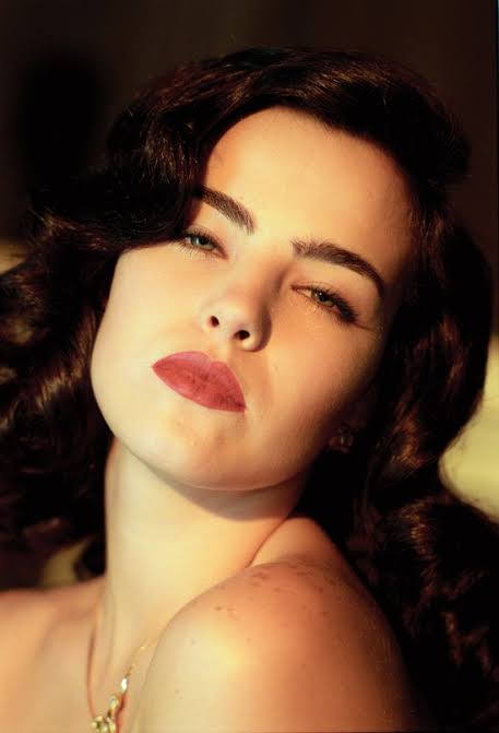 Primeiro: “movimento”? Qual movimento? O texto não convoca fiéis, não cria liturgia, não vende curso, não funda igreja. É uma reflexão pessoal sobre disposição da alma, criação e trabalho. Se isso é “movimento sedutor”, então ler um livro de filosofia debaixo de uma árvore virou