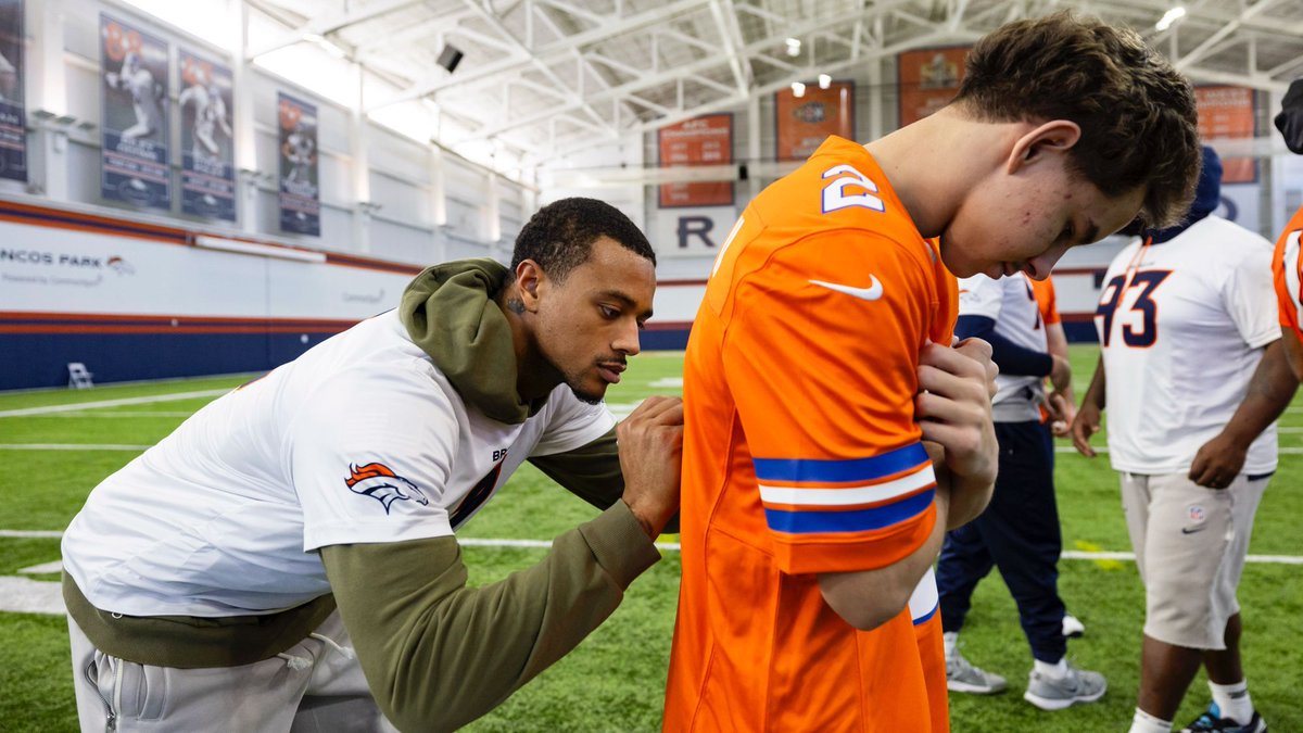 Broncos's tweet image. Wish come true. 🧡

HC Sean Payton hosted Traxton &amp;amp; his family at today’s practice, where he got to meet the team and break down the huddle!