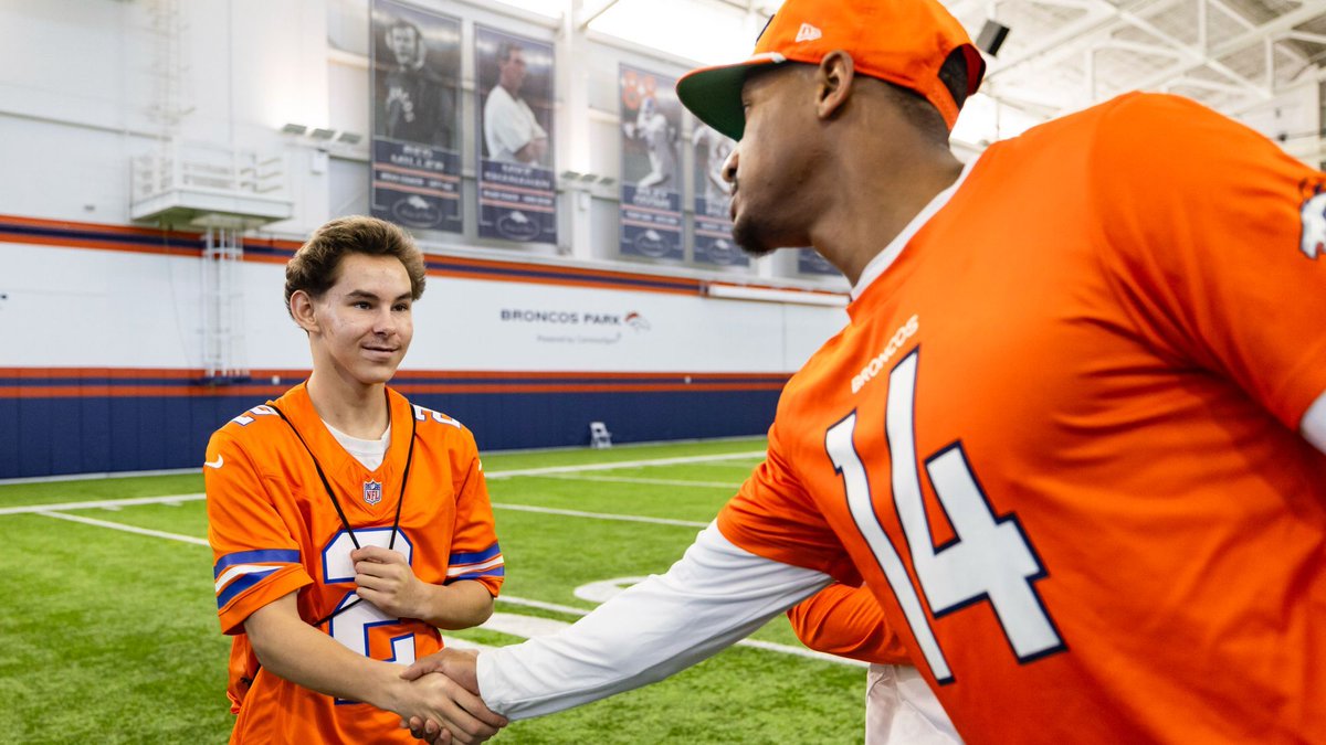 Broncos's tweet image. Wish come true. 🧡

HC Sean Payton hosted Traxton &amp;amp; his family at today’s practice, where he got to meet the team and break down the huddle!