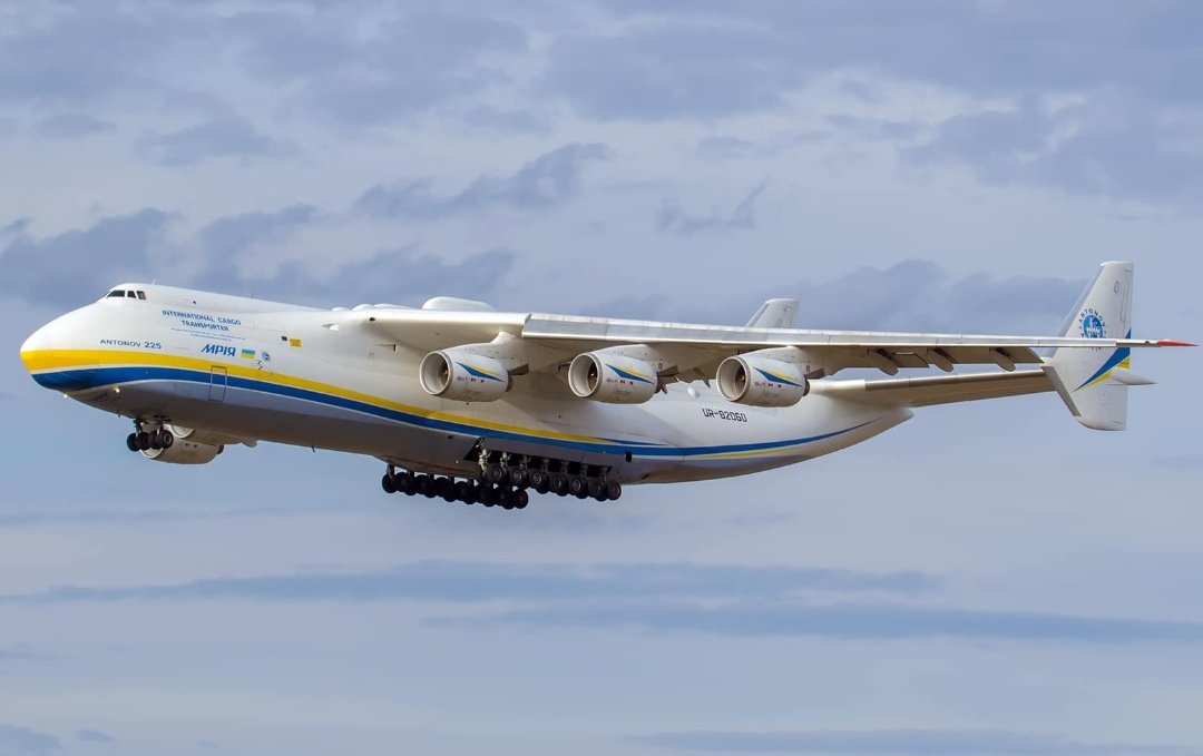 HistoryMattersX's tweet photo. 🇺🇦 Wednesday, #21December 1988: the only Antonov AN-225 ever built takes its maiden flight in Kiev, Ukraine.

The largest cargo aircraft in the world.

The #Antonov #AN225 “#Mriya” (Dream) was destroyed in February 2022 at an airfield near Kiev (Kyiv), Ukraine. https://t.co/8TecFJ1Ytn