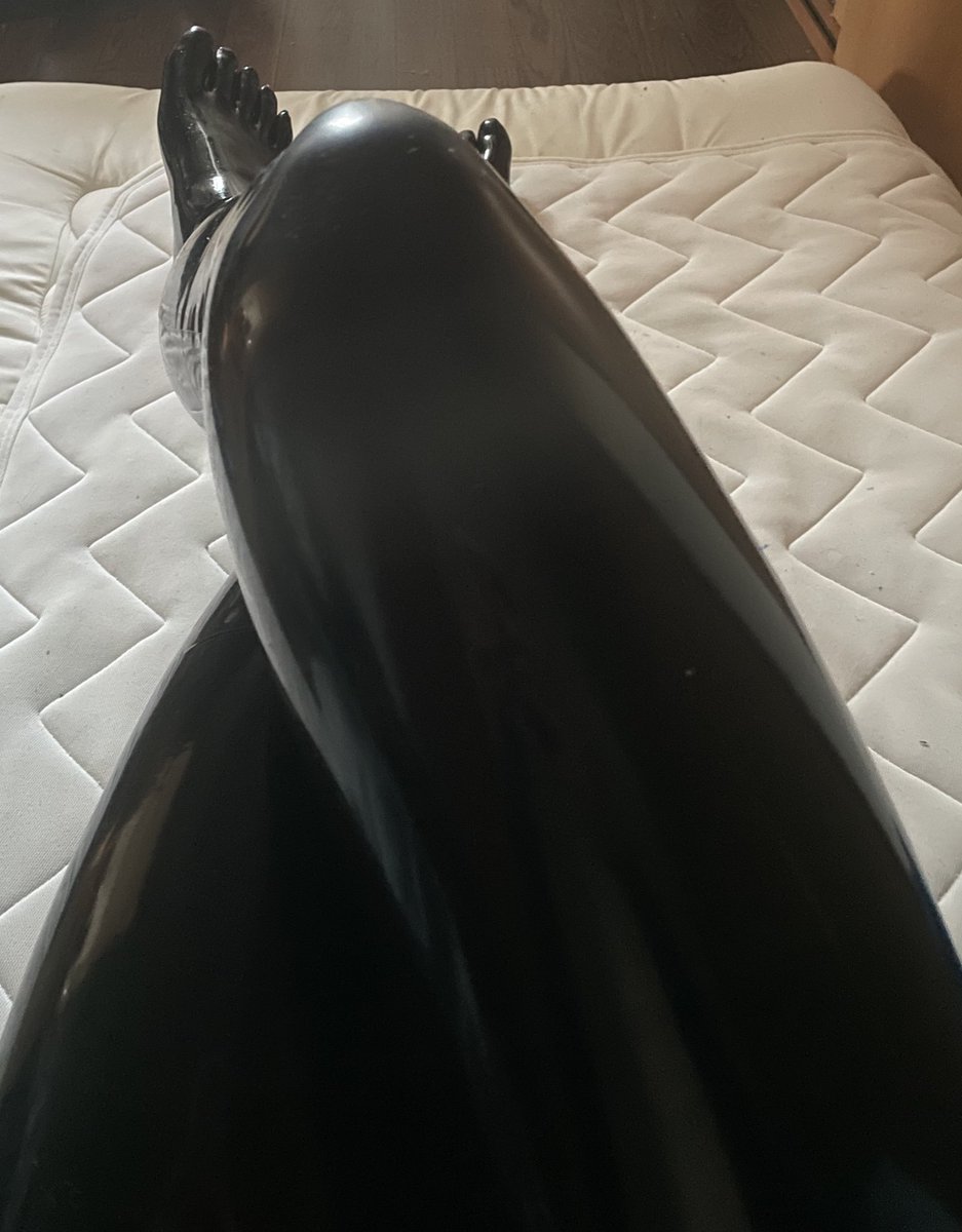good morning
着用から24時間経過しました。
肌に馴染んで最高です。
#latex #ラバー