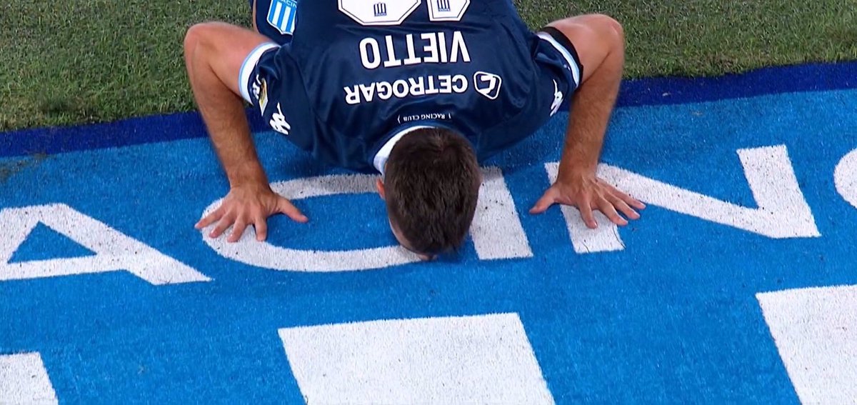 Me causa tristeza lo de Vietto.
Puede que sea inevitable este final, pero aun asi es un pibe del club que sufrió mucho por las lesiones.
En el primer semestre de 2025 fue clave: Racing jugó 26 partidos. Vietto fue titular en 14, de los cuales Racing ganó 11 y perdió solamente 3.