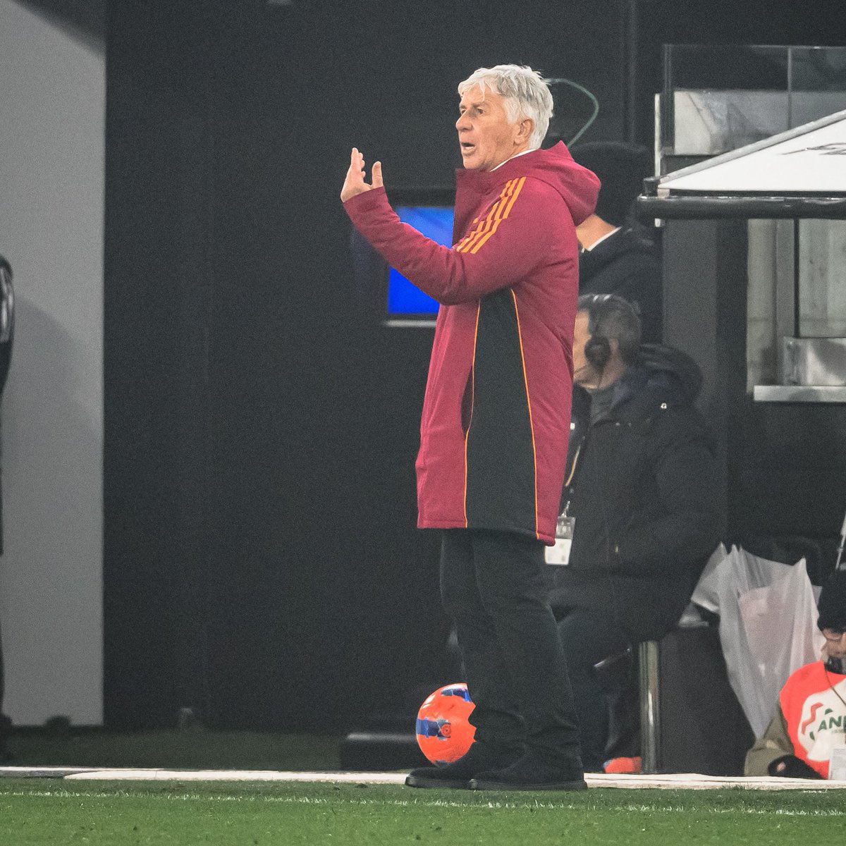 IlMaestroJ10's tweet image. 🎙️🗣️| تصريحات جيان بييرو غاسبيريني بعد خسارة روما أمام يوفنتوس (كاملة)

- الجانب الإيجابي هو القدرة على البقاء في المباراة. لكن عانين من عدم دقة كبيرة...
"في الهجوم، نعم، وإلا لكانت الظروف مواتية لخلق فرصٍ خطيرة. في الشوط الأول، افتقرنا للجودة في صناعة الفرص للمهاجمين، وفي الشوط…