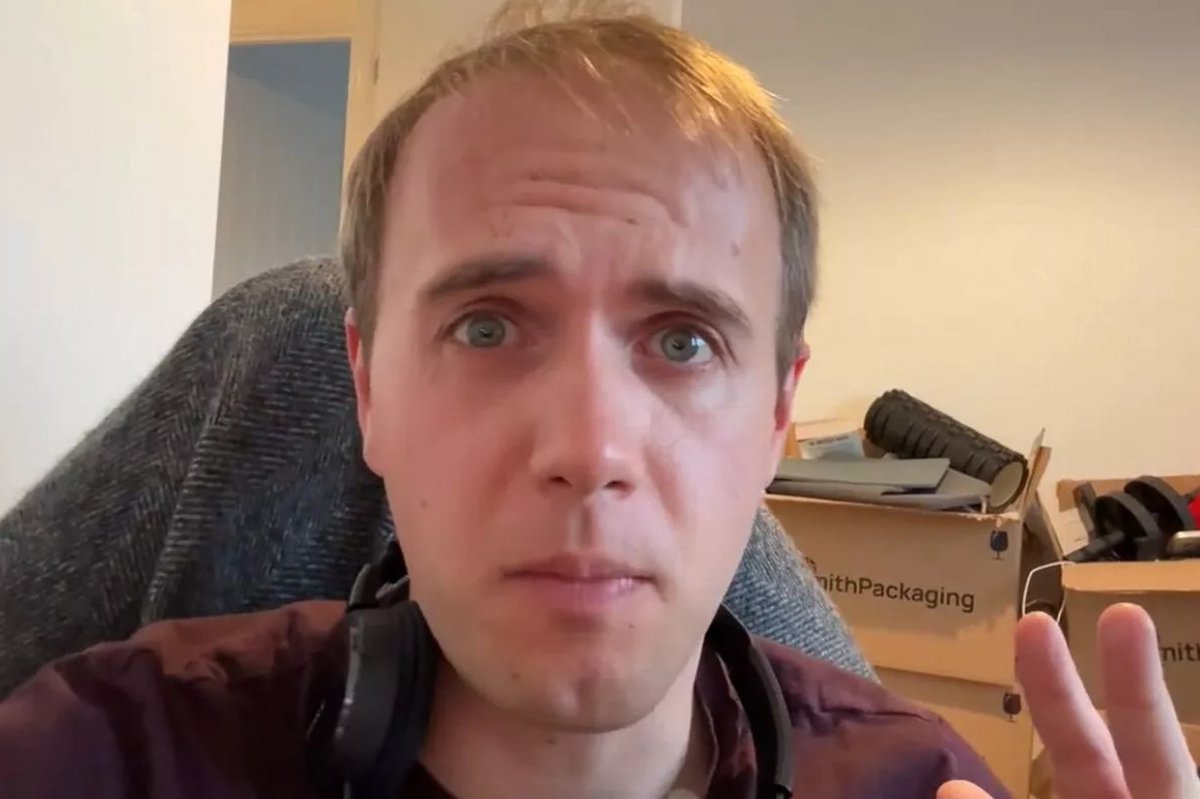 The Mirror tweet media