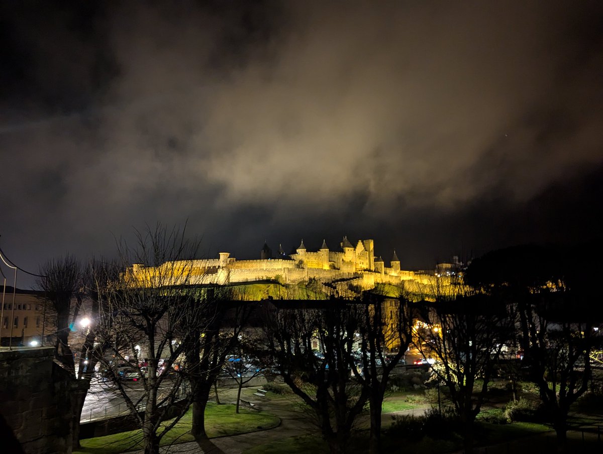 VisualMeteo's tweet photo. 🌦️ #Dissabte ennuvolat i amb plugims febles. Temperatures més baixes que ahir.

🌡️⬆️ Màximes (°C) a #VisualMeteo:

7.7 #Escaldes Centre
6.3 #Encamp
5.9 #Certes
5.8 #Escaldes Sa Calma
5.6 #LaCortinada
3.9 #Rubió
3.2 #ElsPlans

📸 Carcassona https://t.co/dex9lDafnZ