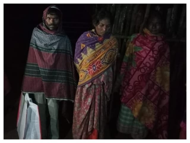 लेकिन जहां आपकी मिली जुली सरकार है ,आपकी पार्टी से जीता हुआ विधायक स्वास्थ्य मंत्री है, 

वहां पर एक व्यक्ति को अपने बेटे की लाश झोले में भरकर ले जानी पड़ी ।

📍 चाईबासा, झारखंड