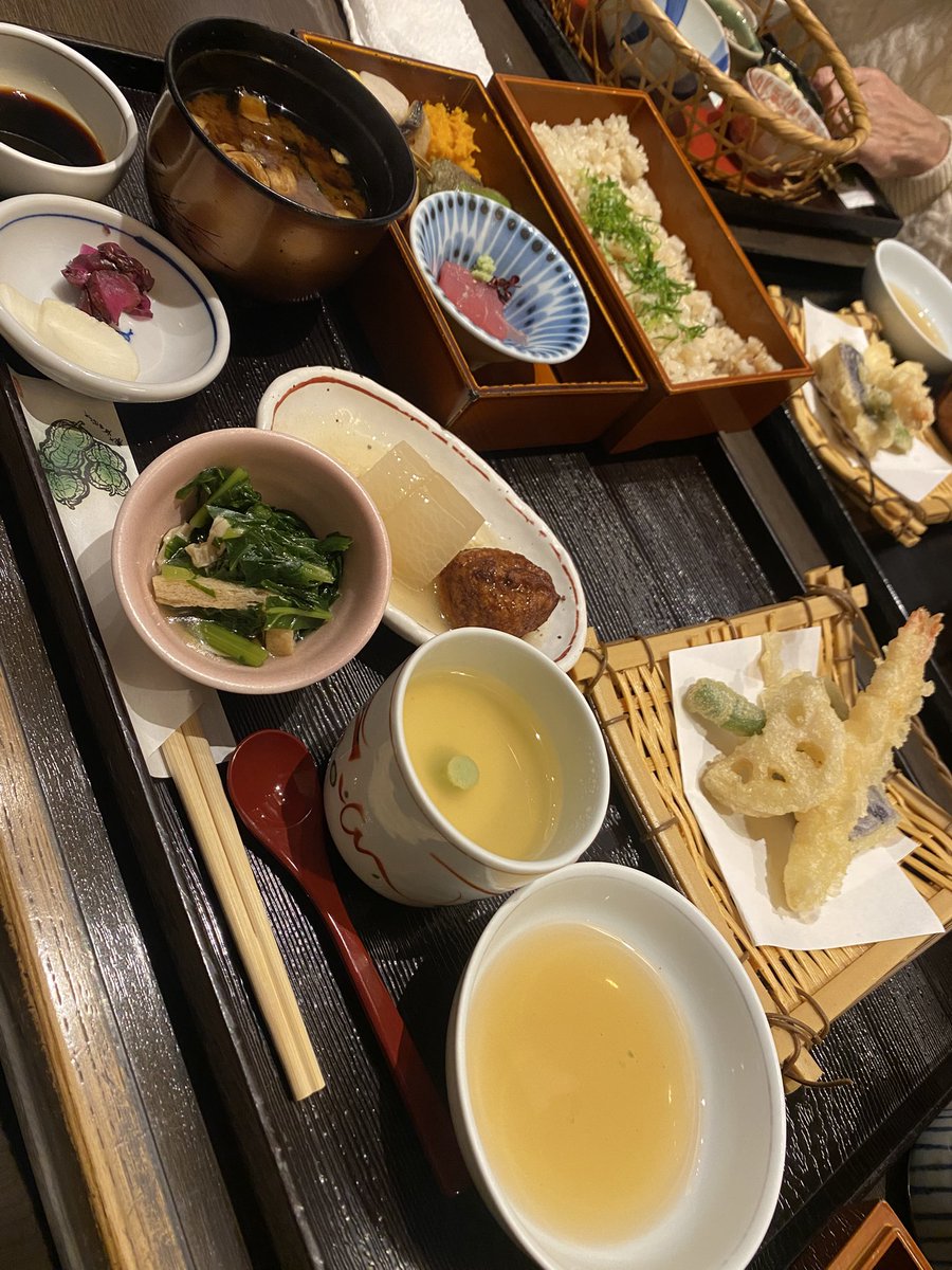 おはようございます☔
昨日は
久しぶりにフレンズさん達と
お京都でランチして来ました😇

楽しかった♡

次は湯葉そば食べに行こーね🙌