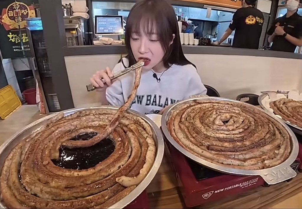 OneNonom's tweet image. Umm..