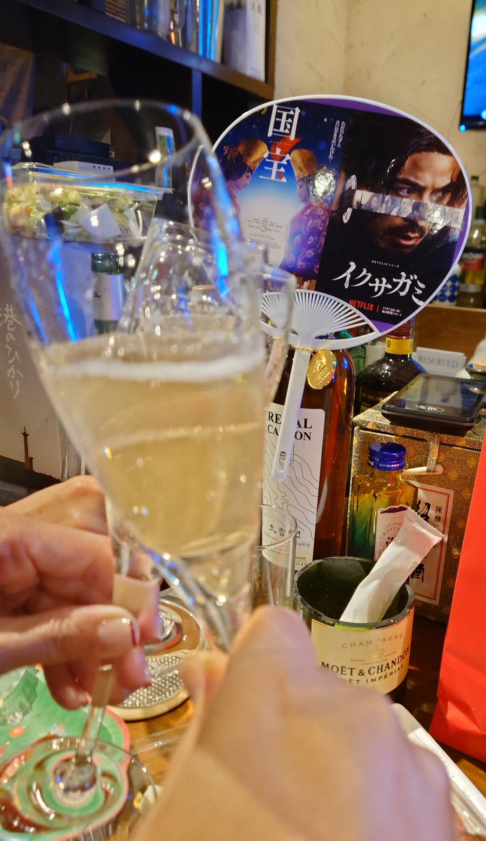 masu006028's tweet photo. 世界一と日本一
あの頃の彼らは想像していたかな🥹
こんな素晴らしいお祝いを、 #BABELBAR で…
感慨深いクリパになったね🎄
リョウさん♡いつもありがと
#藤井道人 監督
#横浜流星 https://t.co/KQQEDXHlOH