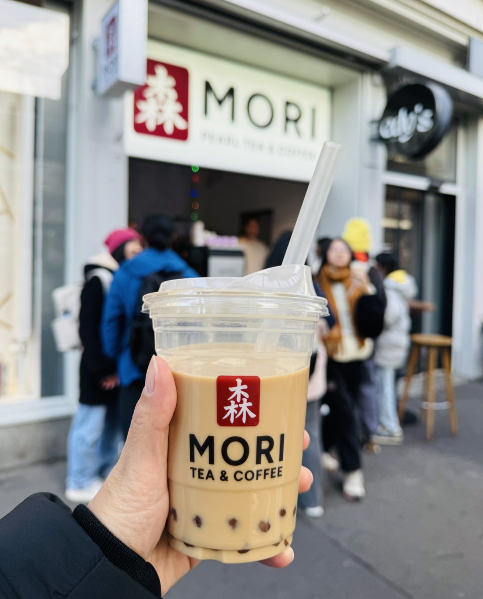 五法郎造型車輪餅真的好好吃餒，名字很可愛是coinyaki，價錢就是5法郎，老闆娘說是一種五法郎的交換交易🤝

珍奶🧋的珍珠也煮的很棒👍👍

重點是這家店的位置在超方便的地方，在繁忙的電車站，還沒下電車就看到它了❤️‍🔥❤️‍🔥 

是可以快速解鄉愁回血的好地方❤️‍🔥😍😍