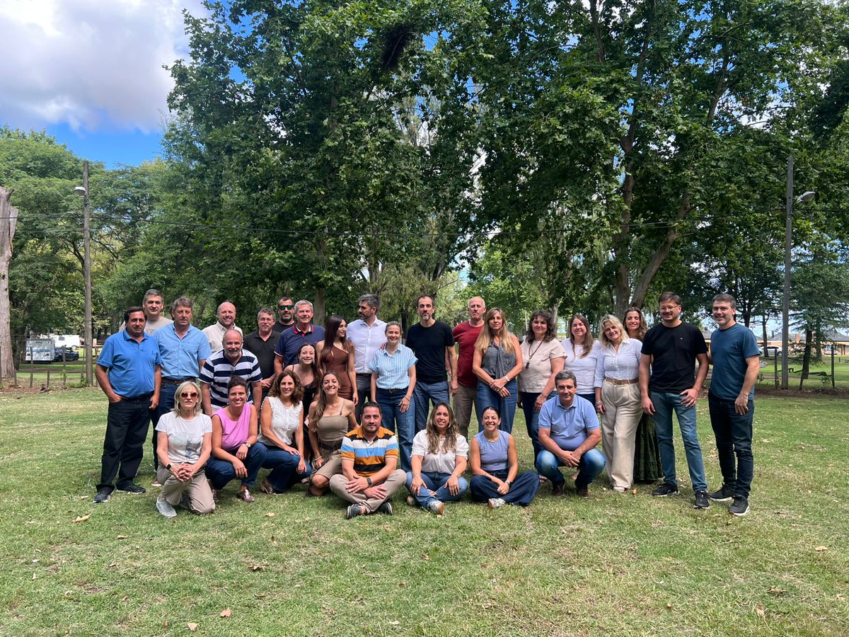 Equipo, gestión, compromiso y convicción: valores que definen a nuestros referentes del PRO en la IV Sección.
Nos reunimos en Junín con una firmeza clara: desde cada distrito vamos a seguir defendiendo una política de hechos, transparencia y cercanía.
El PRO está de pie y listo