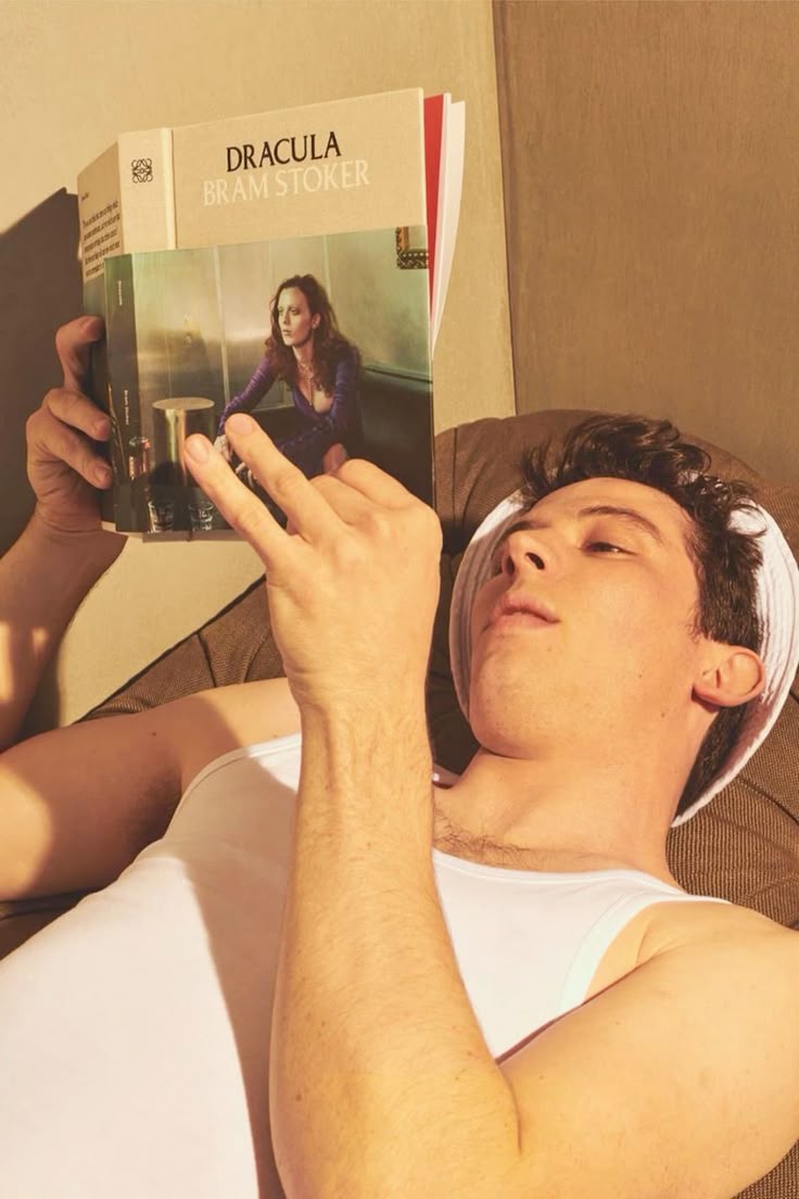 mouseoconnor's tweet image. josh o'connor // dracula &amp;amp; wuthering heights.