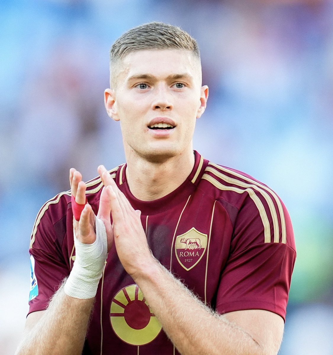 francGuerrieri's tweet image. Con il probabile arrivo di un nuovo attaccante alla #Roma, almeno uno tra #Ferguson e #Dovbyk andrà via 🔚🟡🔴