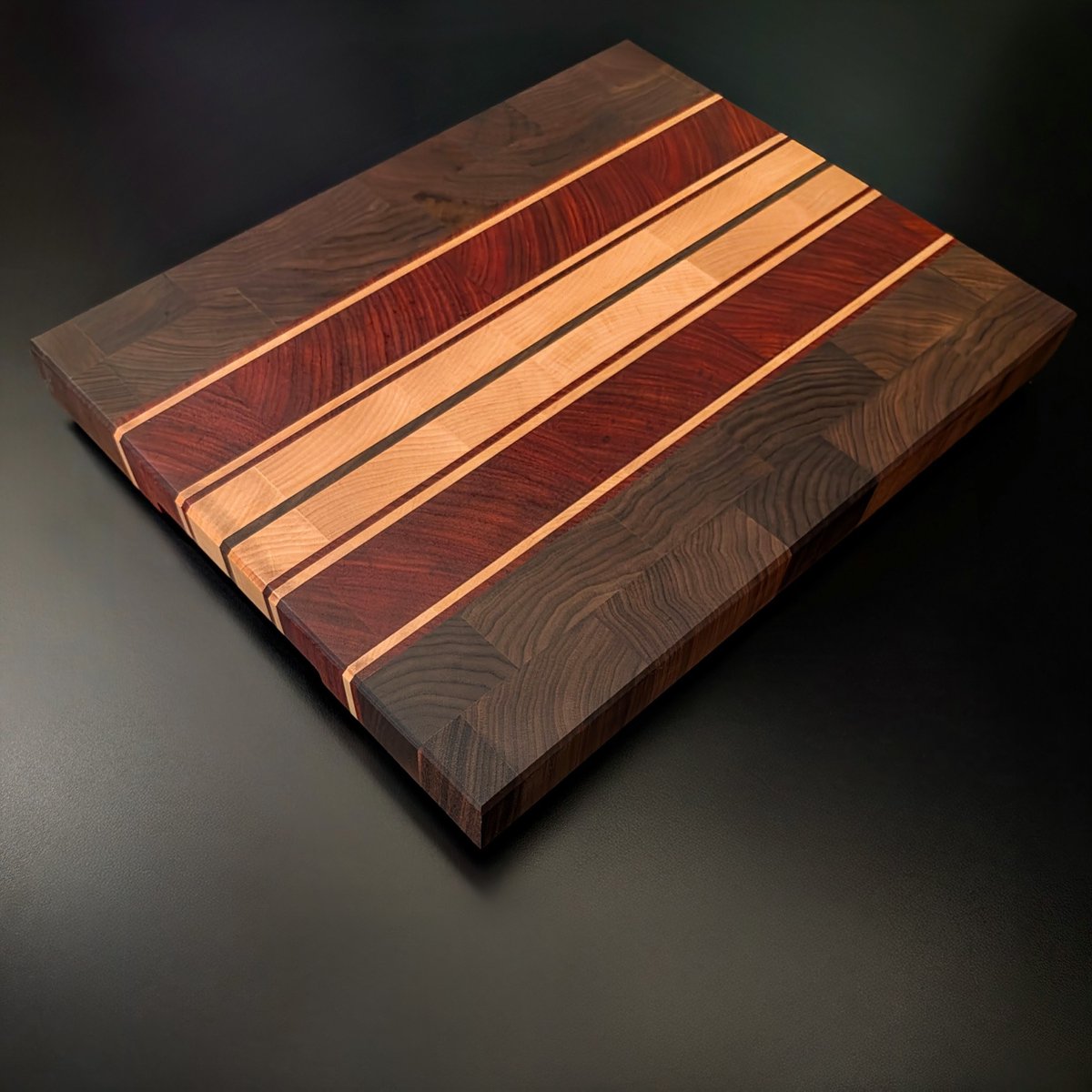 DallingerTim's tweet image. Does carving your prime rib on a bespoke handcrafted American Harwood butcher block make it taste better? It certainly makes it look better! 
@MiamKitty