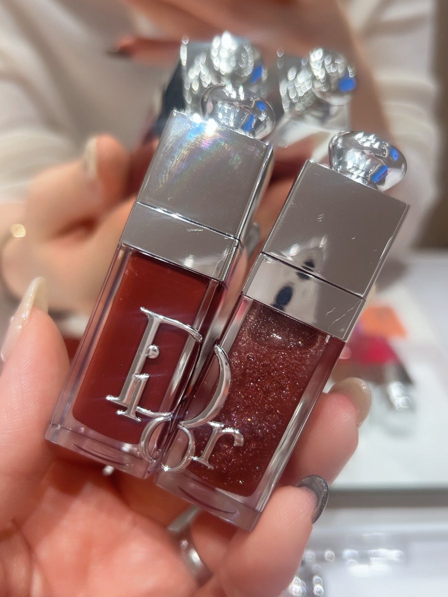 micokt's tweet photo. Diorの新作リップオイルがリニューアル❣️パケからして可愛すぎる✨カラバリも全14色！（限定2色含む）個人的に限定カラーのモカがタイプすぎて年始の購入リスト追加決定。…1/1日発売だよ！@DiorBeautyJP 勉強会ご招待いただきました https://t.co/5F64WH7WUV