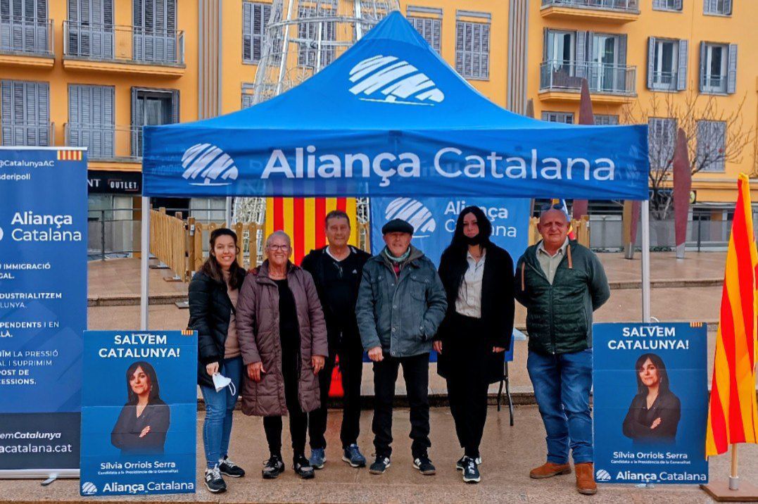 GironesAC's tweet image. 💙Llagostera, 20 de desembre

Al carrer, parlant clar i escoltant la gent.
Gràcies a tots els veïns que vau passar per la parada d’Aliança Catalana.

Seguim, poble a poble.

#Llagostera #AliançaCatalana #SalvemElGironès