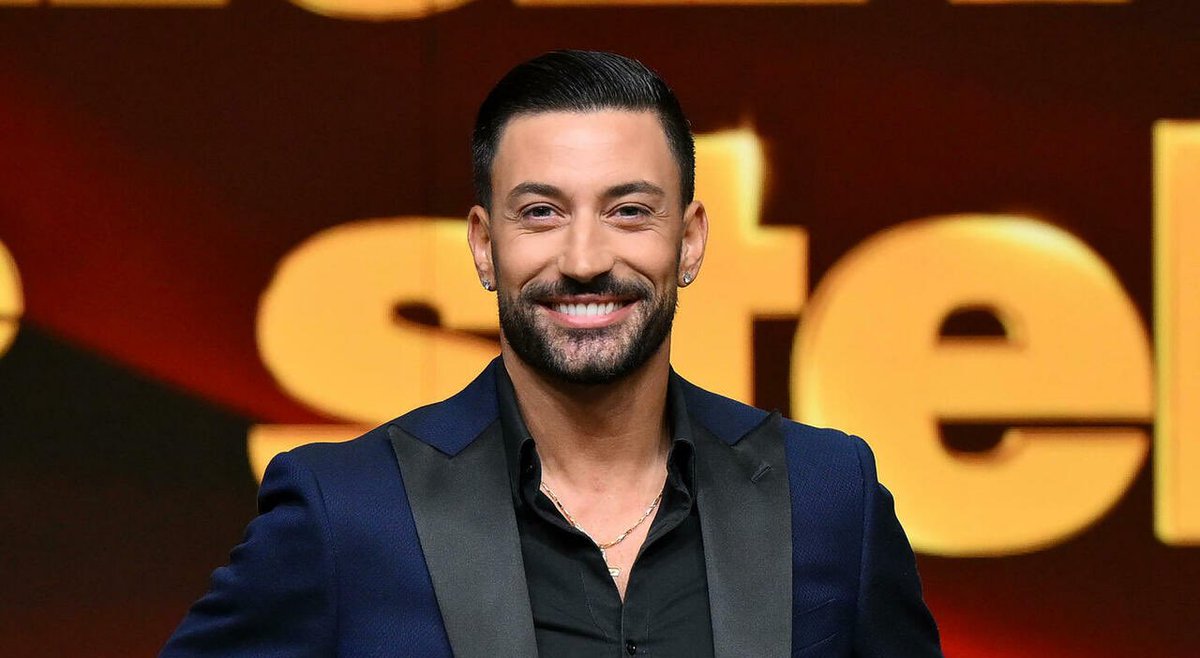 Cinguetterai's tweet photo. Paqquale è un bravo coreografo, invece Giovanni Pernice è IL maestro perfetto di #BallandoConLeStelle.
Sa valorizzare le sue partner di ballo e mostra in scena il vero ballo https://t.co/rVeuVV94Vx
