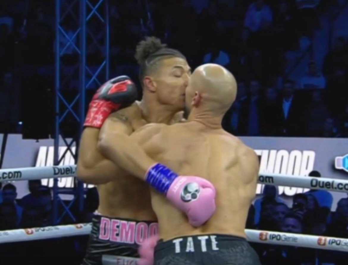 KayzzClips's tweet image. A bit of an AWKWARD moment during the TOP G FIGHT 😳😂😂