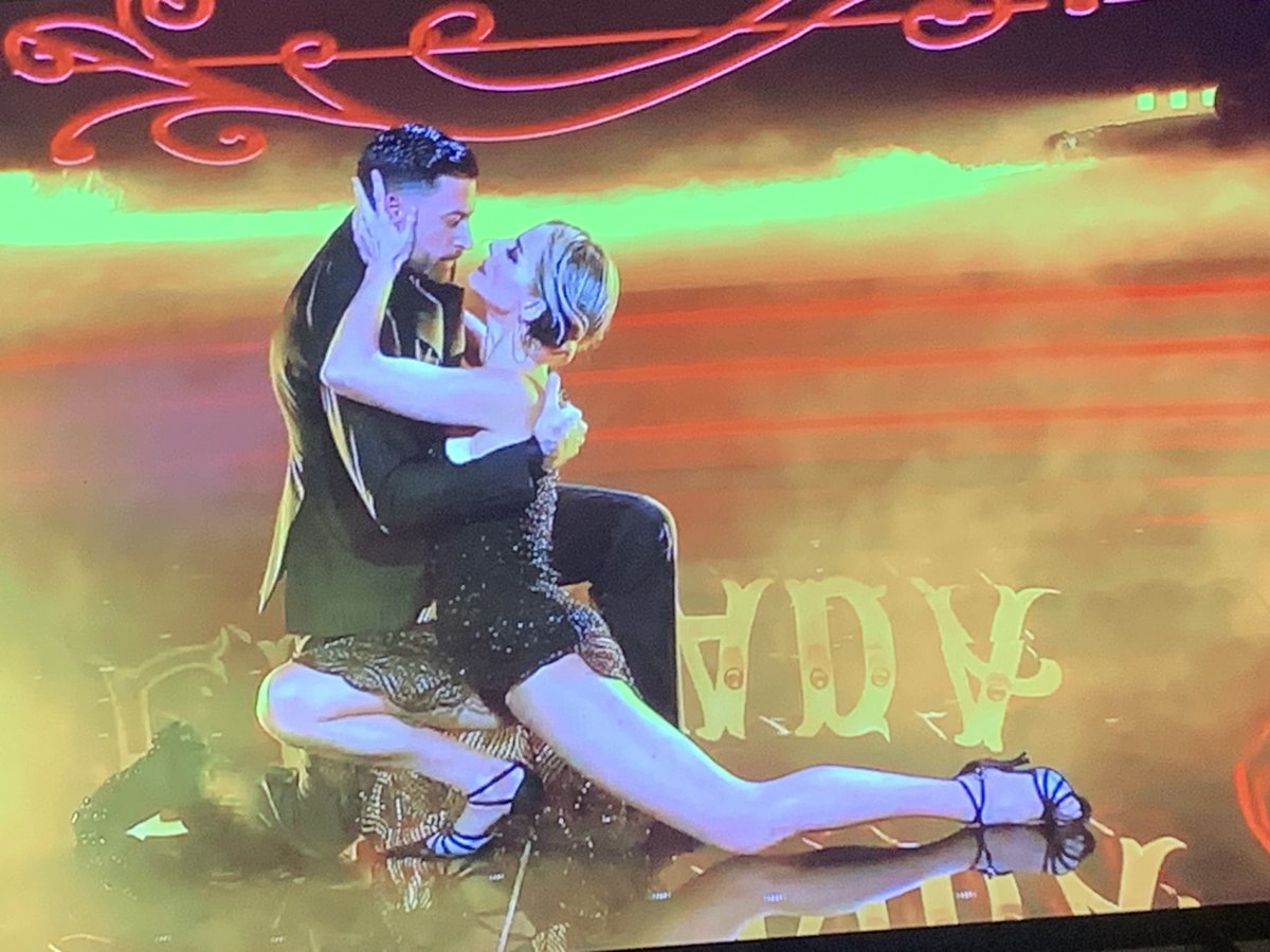 GiorgioNalotto's tweet photo. Comunque vada #BallandoConLeStelle lo hanno vinto Francy #Fialdini e Giovanni #Pernice https://t.co/qx1MaDea9n