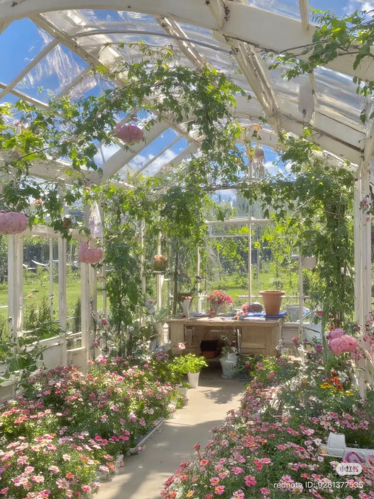 ALLAH SEVGİYİ SEVER. SAMİMİYET SEVGİ İÇİNDİR

Kuran'ın bütün hükümlerini yerine getiren insan samimi yani sevgiyi bilen insandır.Sevgiyi iyi bilen insan takva sahibidir. Allah Kendisi'nin sonsuza açılan bir sevgiyle sevilmesini ister. Kendisi de sonsuza açılan bir sevgiyle sever.