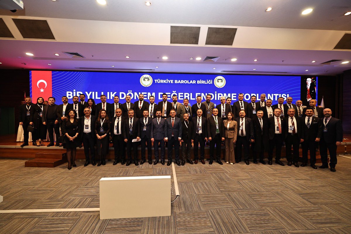 Baro Başkanımız Av. Sinan Özaraz ile Türkiye Barolar Birliği Delegelerimiz Av. Faruk Çağlar, Av. İbrahim Altekin ve Av. Doğan İlhan, Türkiye Barolar Birliği’nin ev sahipliğinde düzenlenen “Bir Yıllık Dönem Değerlendirme Toplantısı”na katılım sağladı.

Toplantıda, Baro Başkanımız