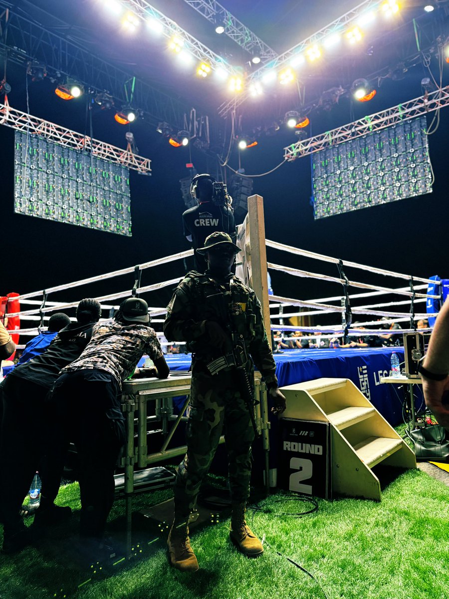 Fight night 🇬🇭 

#RichardsAzeez