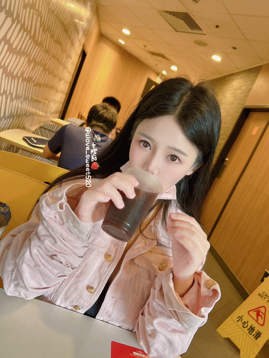 露出不是罪，是艺术

#人前露出 #骚逼 #反差 #露出 #母畜 #巨乳 https://t.co/ipdDfZm42B