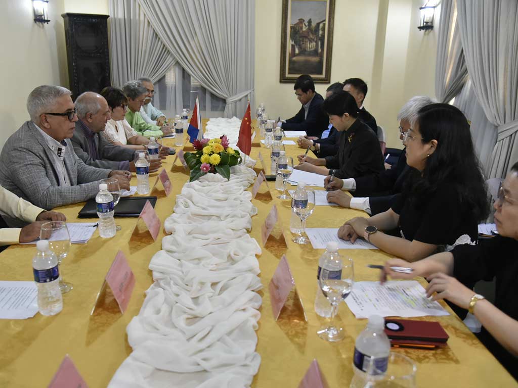 CubaMINREX's tweet photo. 🇨🇺🤝🇨🇳| #Cuba y #China refuerzan sus lazos históricos con la firma de un nuevo Convenio de Cooperación Cultural entre el Ministerio de Cultura de Cuba y la Feria Internacional de Industrias Culturales de China (ICIF).

Descubre más 👇
🔗https://t.co/N1RHcY1LcX https://t.co/7WMzc3jFPS
