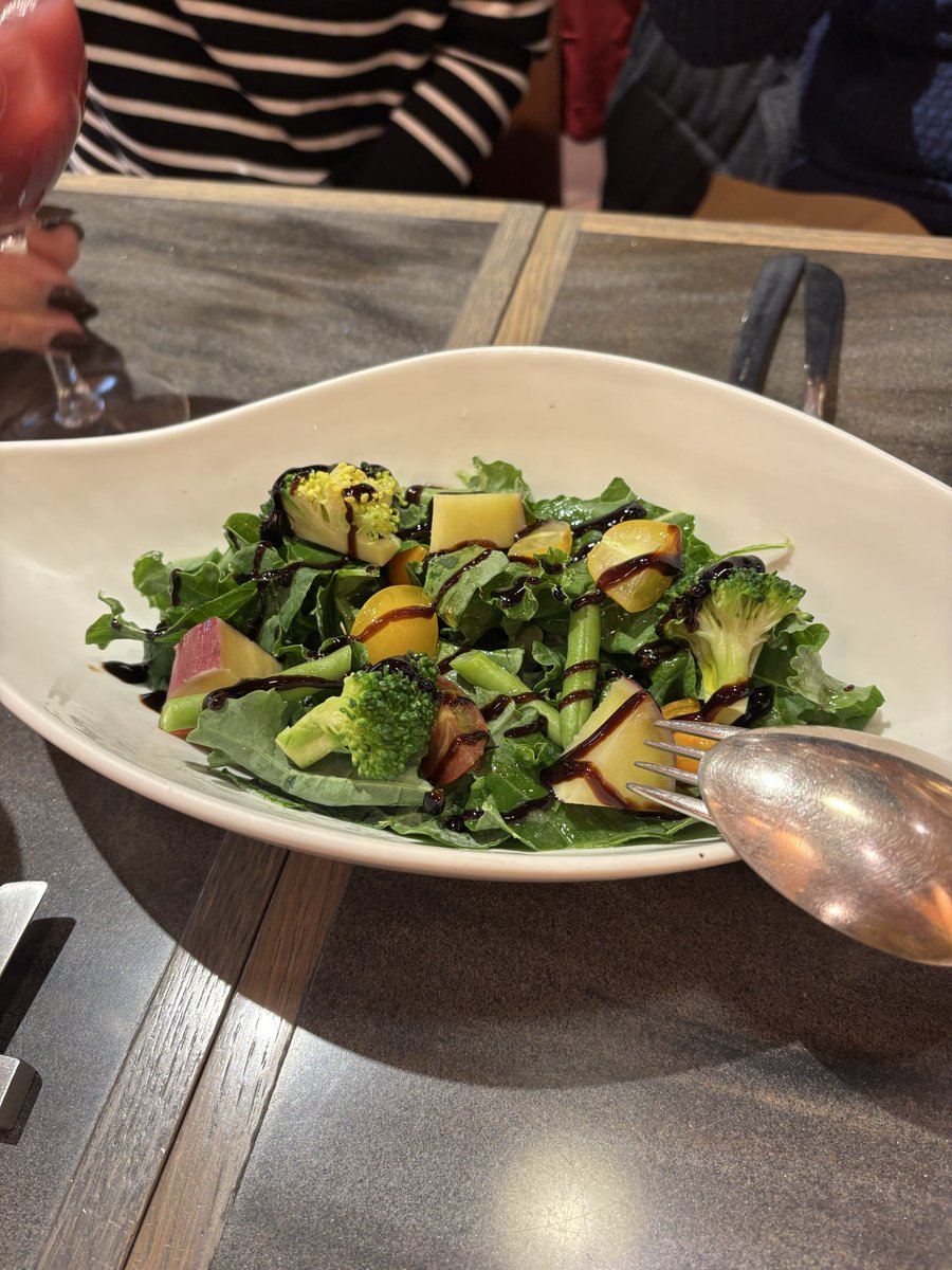 bosan009's tweet photo. 親族の方と麻雀をやる機会がありイタリアンで昼ご飯をいただいた…
マルゲリータ、あと変わった形のパスタを…
どれを食べてもとても美味しい😋
都内はクオリティがとても高いことを実感😤
麻雀もとても楽しかったです😂
麻雀もっと上手くなりたい🫡
#ISORA https://t.co/Jps9CAo0By