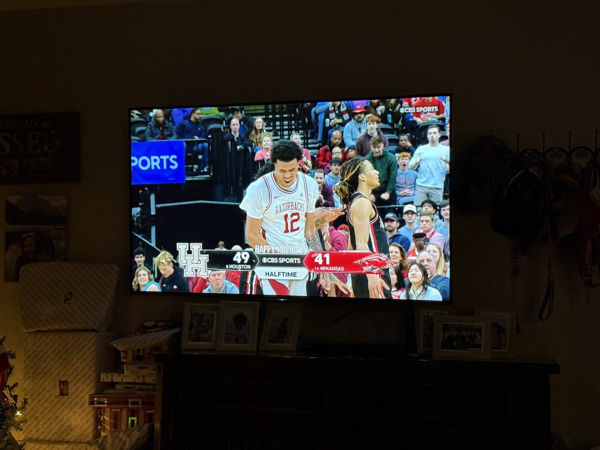 nuttallriley1's tweet image. Half Time, go Coogs 🐾