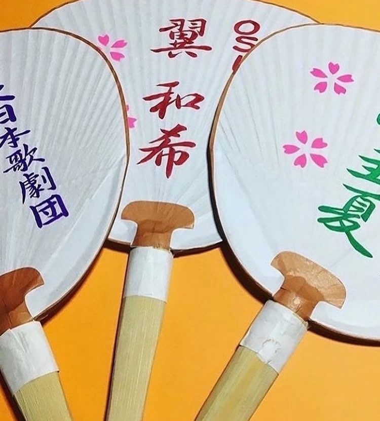 舞妓さんの名刺として知られる千社札ですが、現代ではその美しさと個性
