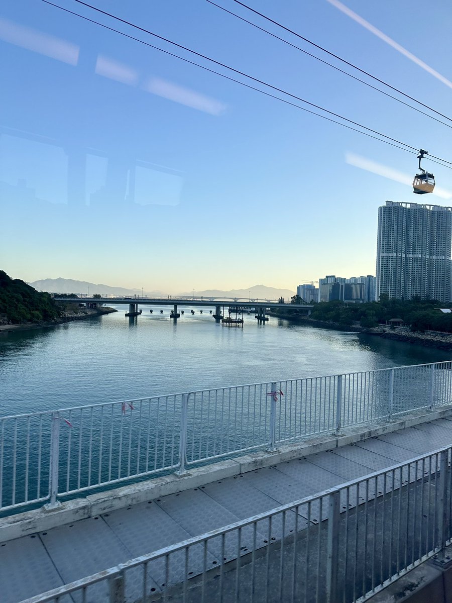 Larsterry's tweet photo. 無事に香港へ帰った。
ちゃんと荷物を片付けて、休んで、そして、仕事だ https://t.co/8V8fU56sw3