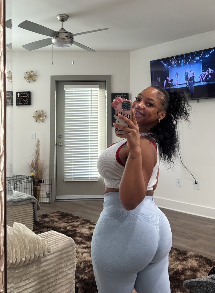 kalemlikesalem_'s tweet image. Who made yall smile today ??!!!