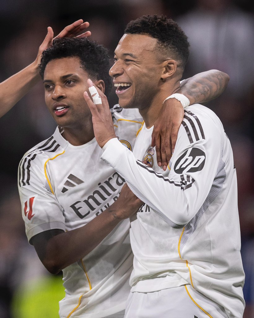 RodrygoGoes's tweet image. Cerramos el año con victoria en nuestra casa, seguimos juntos! Nos vemos en 2026 madridistas! 🤍 HALA MADRID 🤍