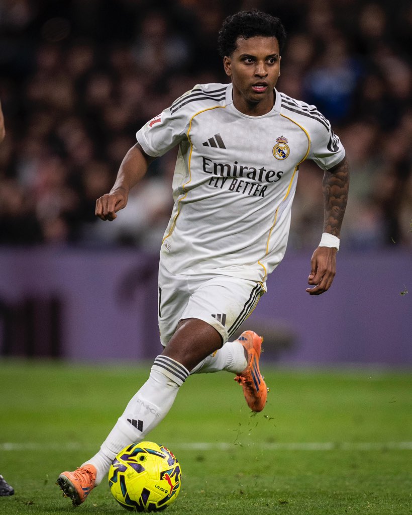 RodrygoGoes's tweet image. Cerramos el año con victoria en nuestra casa, seguimos juntos! Nos vemos en 2026 madridistas! 🤍 HALA MADRID 🤍