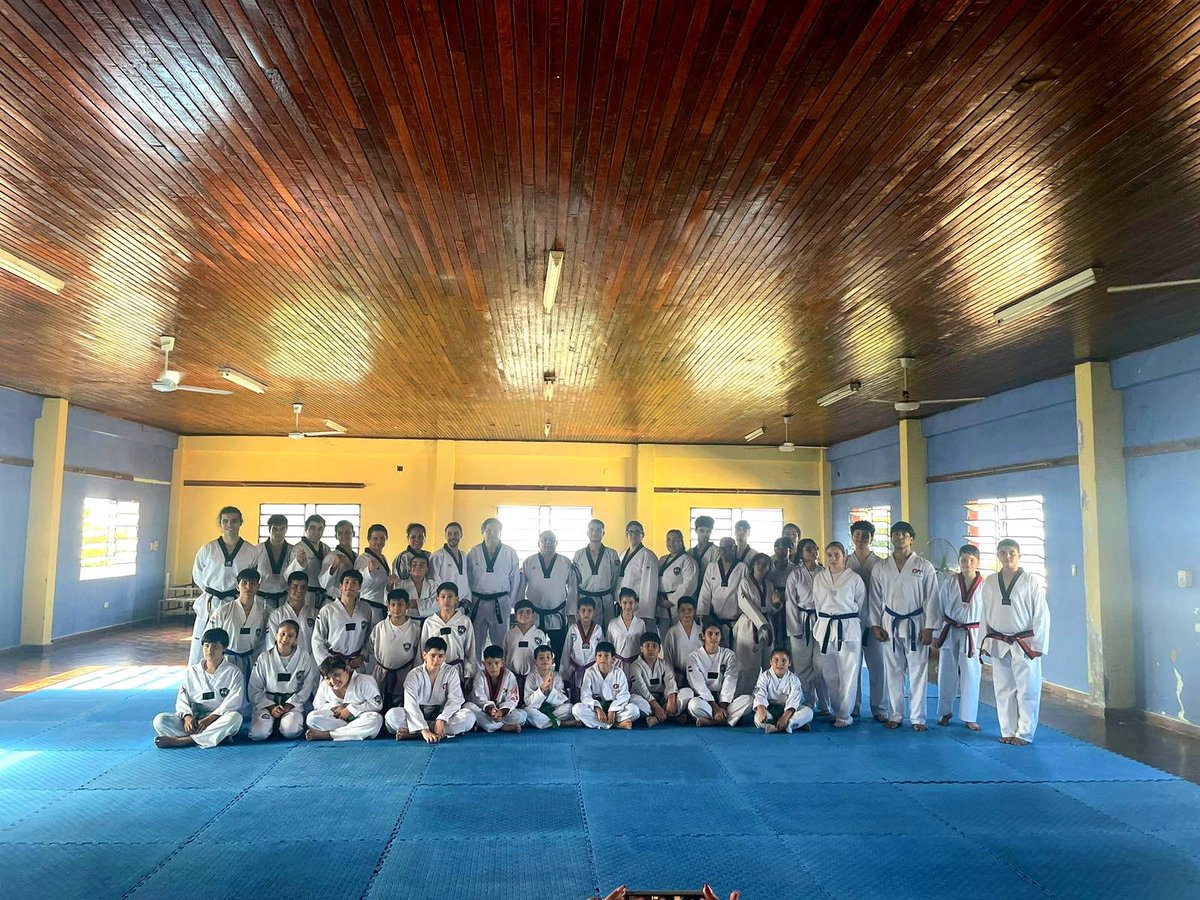 Más de 40 alumnos graduados de GT 
más de 80 graduados en nuestra Asociación. 
Nuevos Merecidos Cintos Negros. 
Qué manera excelente de cerrar el 2025 #GT 🔴⚫️🇵🇾