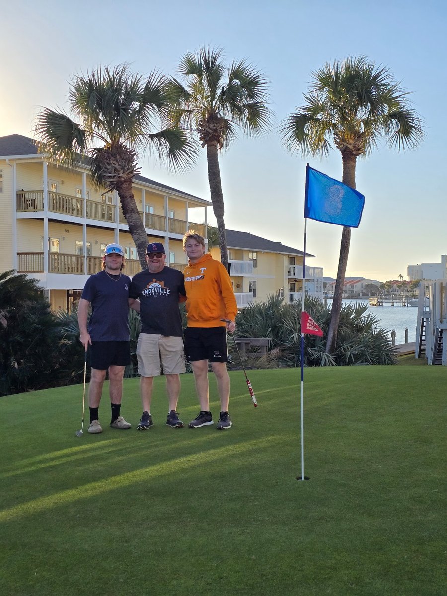 Treece44's tweet image. A little pre Christmas golf with my guys. 😍