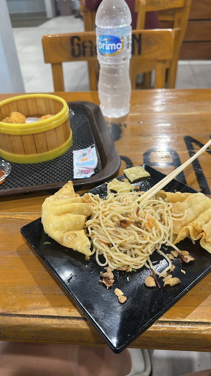 makan sendirian , kapan sama kamu?