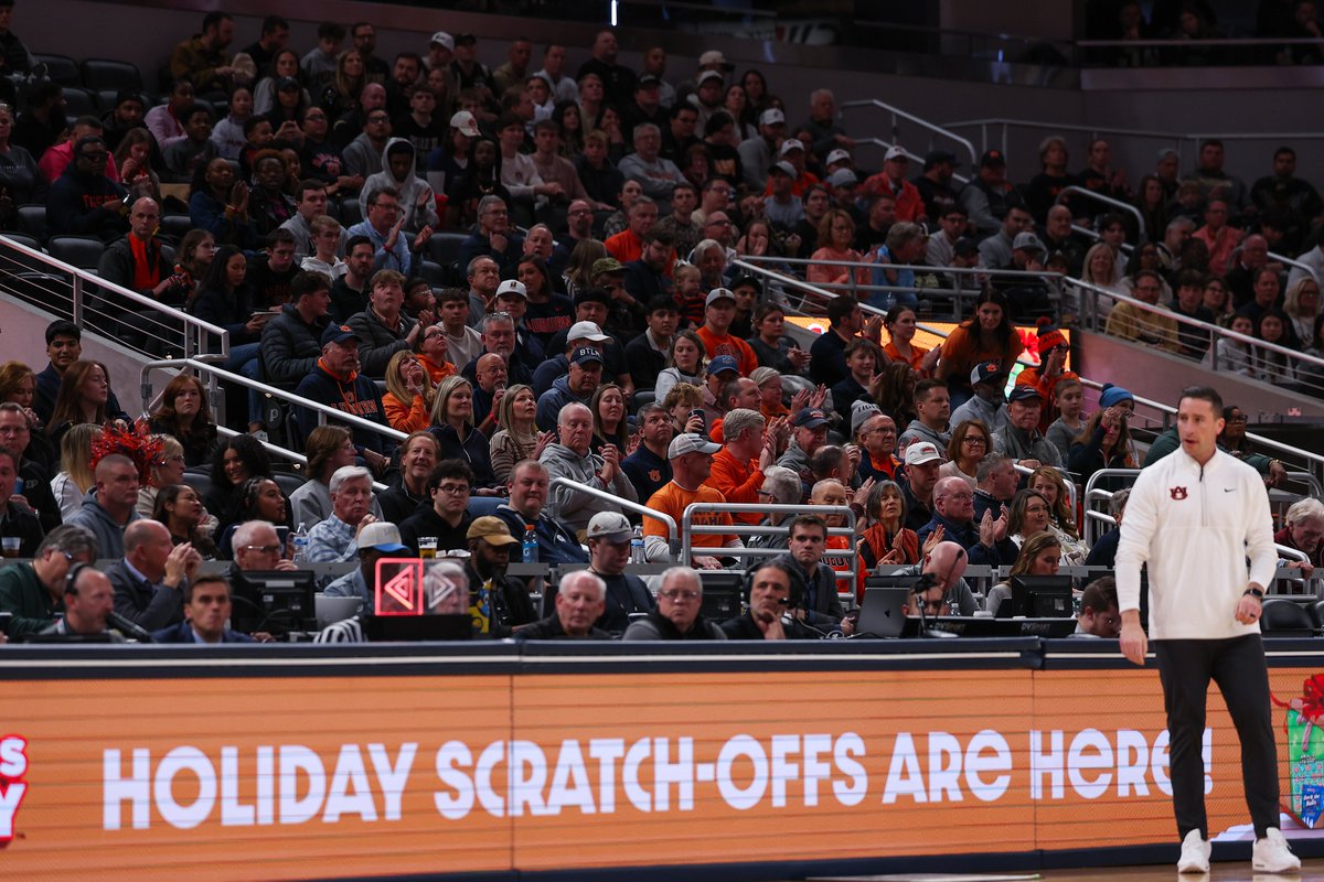 AuburnMBB's tweet image. s/o the Auburn fam fr 💯