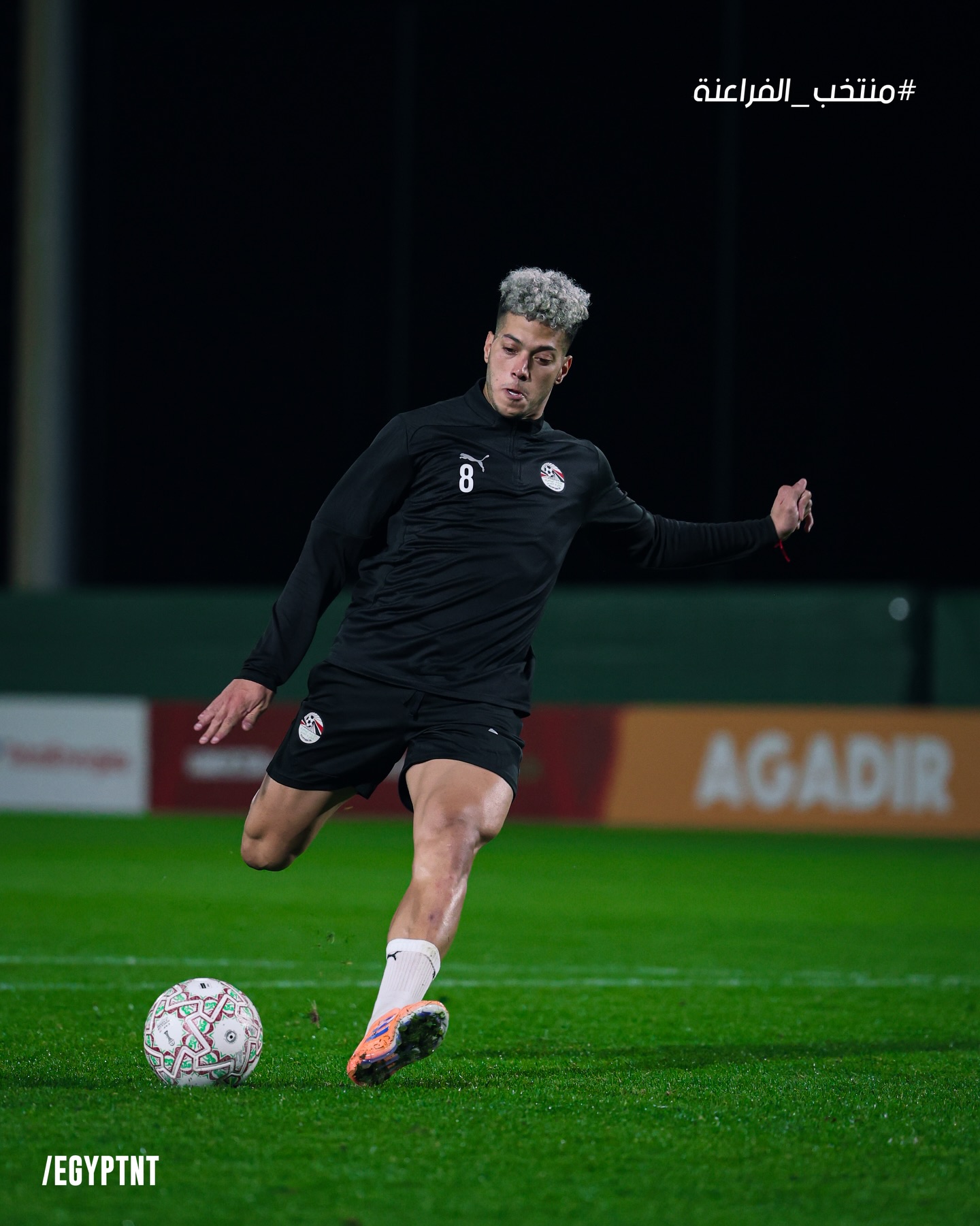 تخيل أنه تم احتساب ركلة حرة مباشرة لـ مصر في المباراة النهائية لـ كأس الأمم الإفريقية.. فمن يكون الأفضل لتسديدها؟. محمد صلاح. تريزيجيه. إمام عاشور. عمر مرموش 