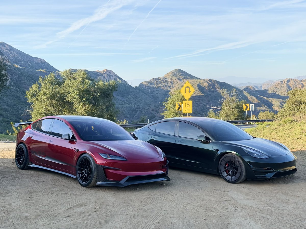 BLKMDL3's tweet photo. Canyon running through Malibu @RyanTorresTesla @Brand0n https://t.co/eTTBNNqBxY