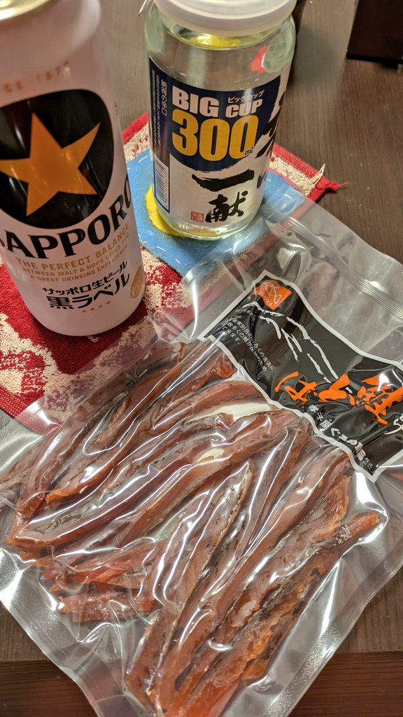 おつかれさまです 鮭とばで一杯(・∀・)♪ ビールにも日本酒にも 合う
