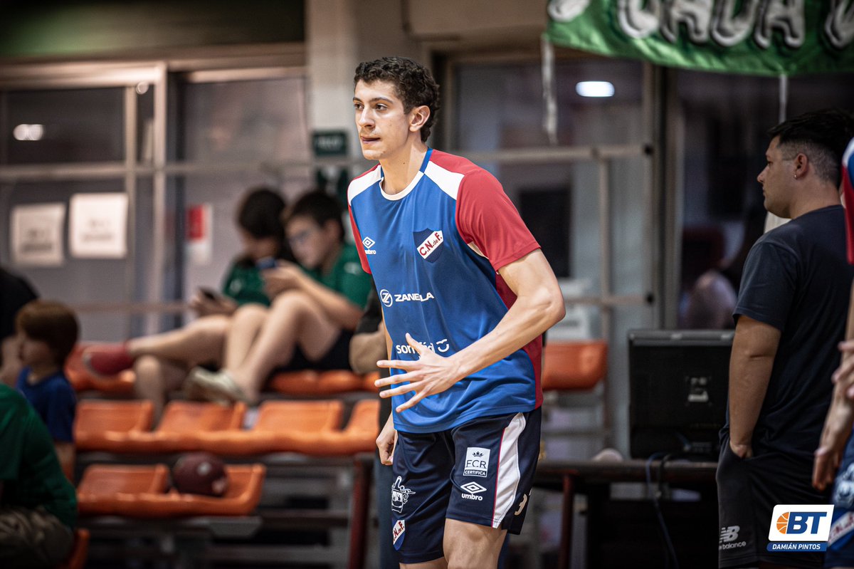 Gran despedida de año tendremos en minutos en la Avenida San Martín, 𝑨𝒈𝒖𝒂𝒅𝒂 recibe a 𝑵𝒂𝒄𝒊𝒐𝒏𝒂𝒍 y es un partidazo con todas las letras .

#LUBxBT

✍️+🎤 <a href="/SantiagoB23/">Santiago Benitez</a> 
📸 <a href="/DamiPintos22/">Pelita ▕⃝⃤⁩⁩</a>