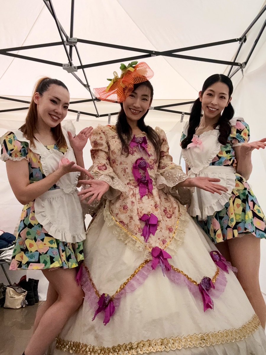 KARENHASHIMOTO's tweet photo. 昨日はイオンモール浜松市野で荒木巴さんのイリュージョンマジックショーでした。

ご覧頂きました皆様、ありがとうございました。
巴さん、パフォーマーのYukaさんとお写真撮りました♡

ありがとうございました♡♡♡ https://t.co/yRQ7xz13yF