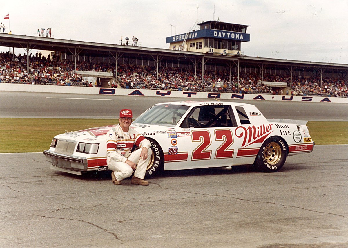 brad52467367339's tweet photo. @NASCAR Bobby Allison https://t.co/4EkU2zlpob