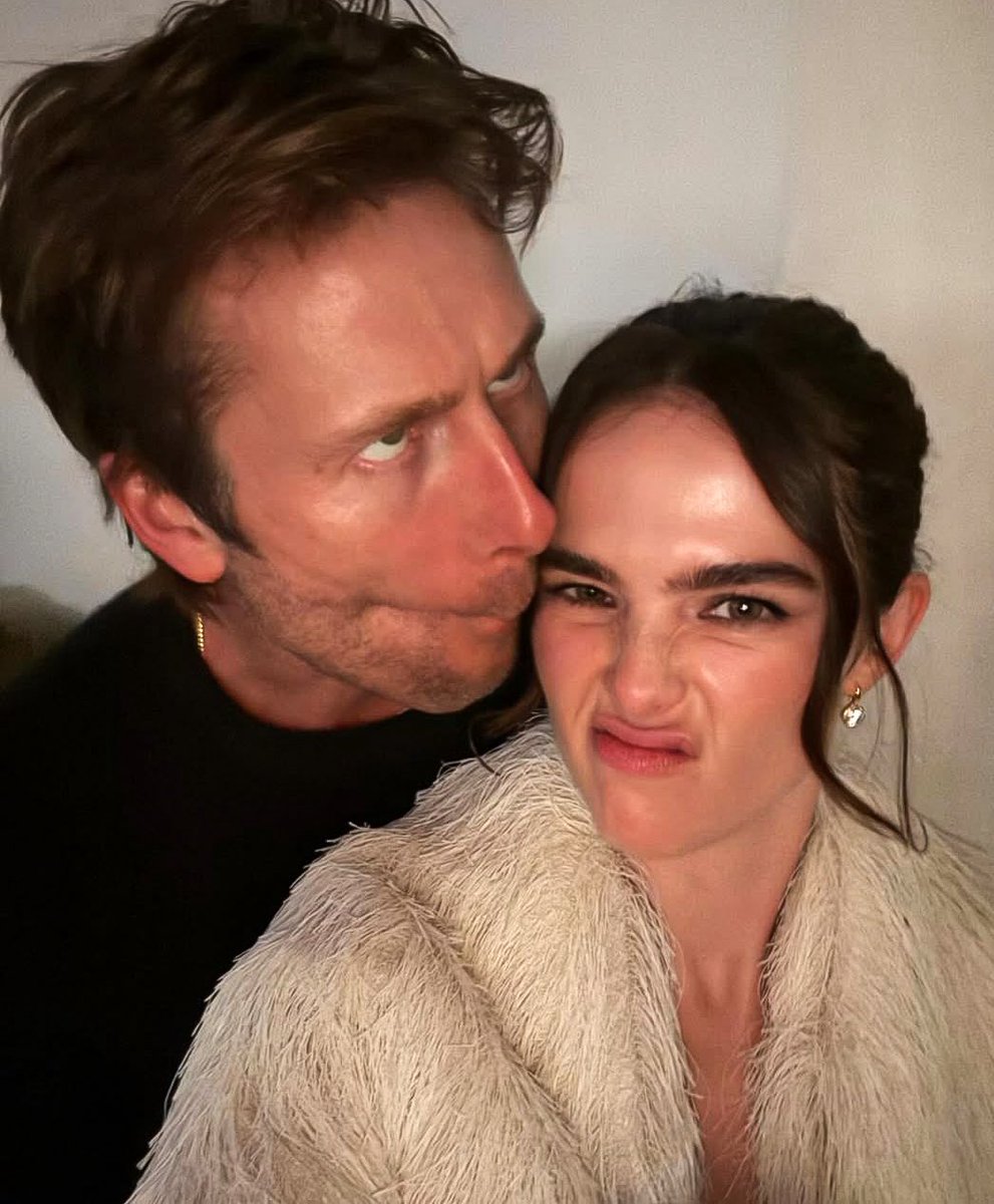 Glen Powell &amp; Zoey Deutch in new photos. 📷