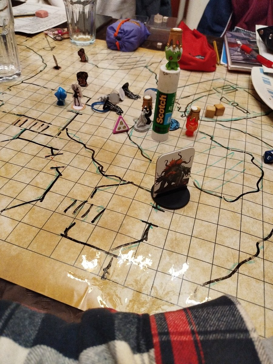 ticksGridlock's tweet photo. JUST HAD THE HARDEST D&amp;D FIGHT EVER, A KOBOLD HOLDING THE JAWS OF A GIANT CROCODILE WHILE FIGHTING WALKING ON ACID WITH A QUEZTALCOATLUS WITH LIGHTNING DESCENDS FOR THE KILL https://t.co/J4U17WaQ4e